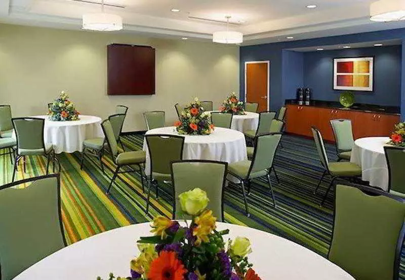 Otel Fairfield Inn & Suites By Marriott Cumberland