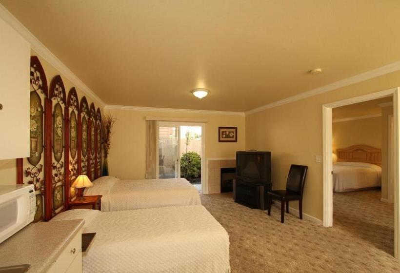 בית מלון כפרי Monterey Fireside Lodge