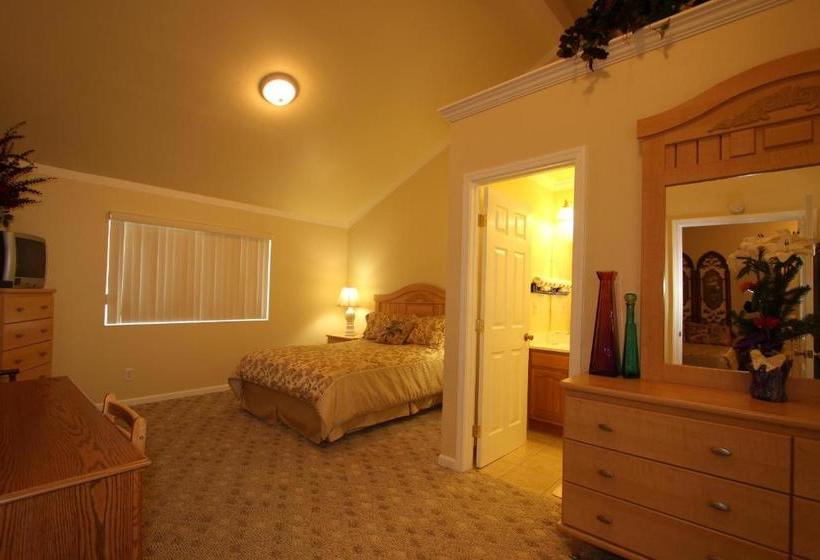 בית מלון כפרי Monterey Fireside Lodge