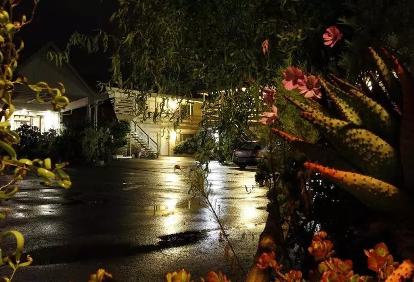 호텔 Monterey Fireside Lodge