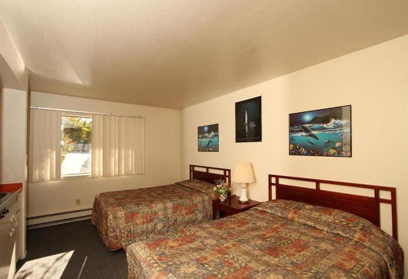 בית מלון כפרי Monterey Fireside Lodge