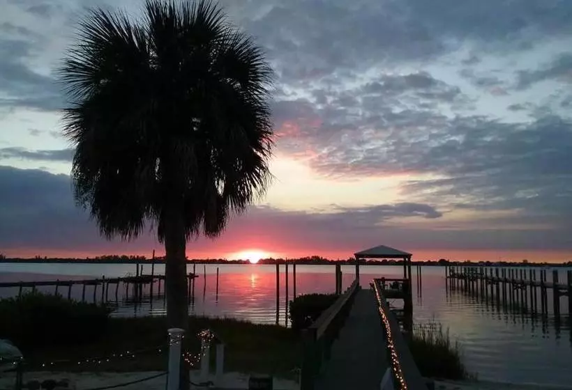 ホテル Paradise Cove at Lemon Bay