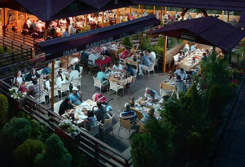 בית מלון כפרי Inan Kardesler