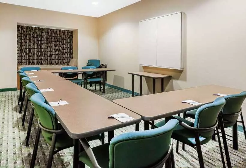 Microtel Inn & Suites