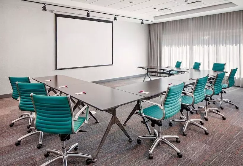 Отель Aloft Chapel Hill