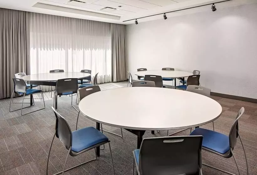 Отель Aloft Chapel Hill