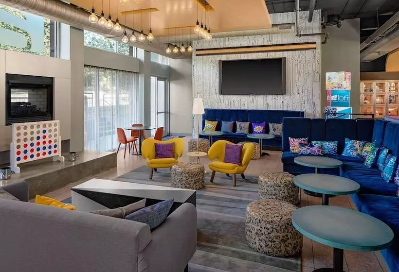 Отель Aloft Chapel Hill