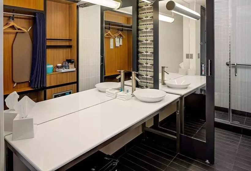 Отель Aloft Chapel Hill