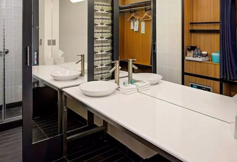 Отель Aloft Chapel Hill