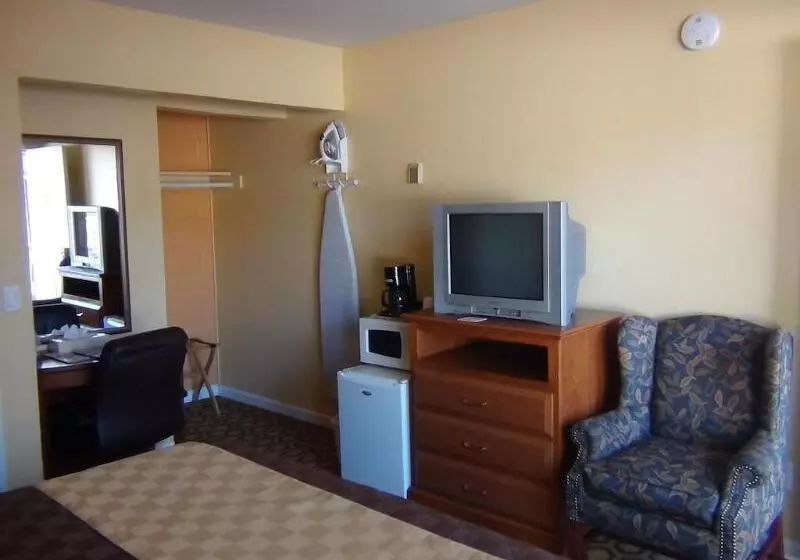 Hotelli Alpine Inn & Spa