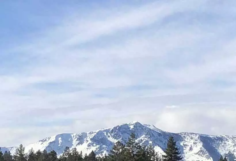 Hotelli Alpine Inn & Spa