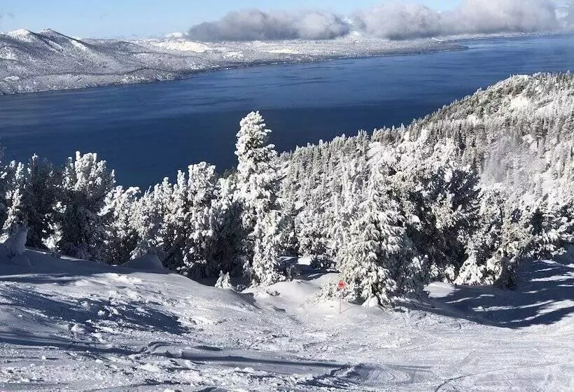 Hotelli Alpine Inn & Spa