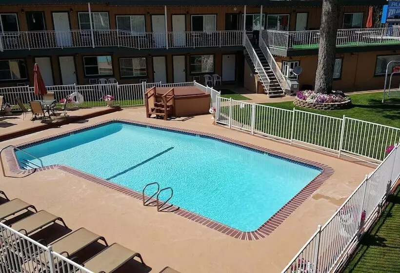 Hotelli Alpine Inn & Spa