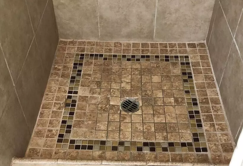 Hotelli Alpine Inn & Spa