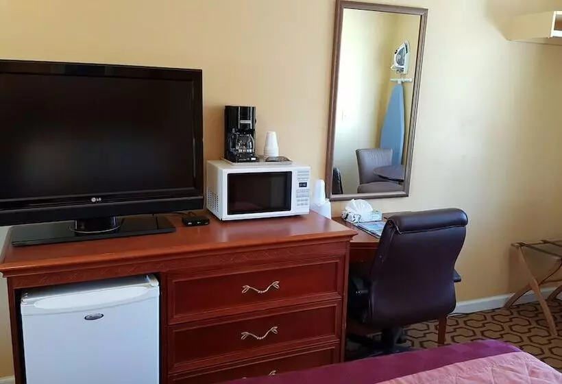 Hotelli Alpine Inn & Spa