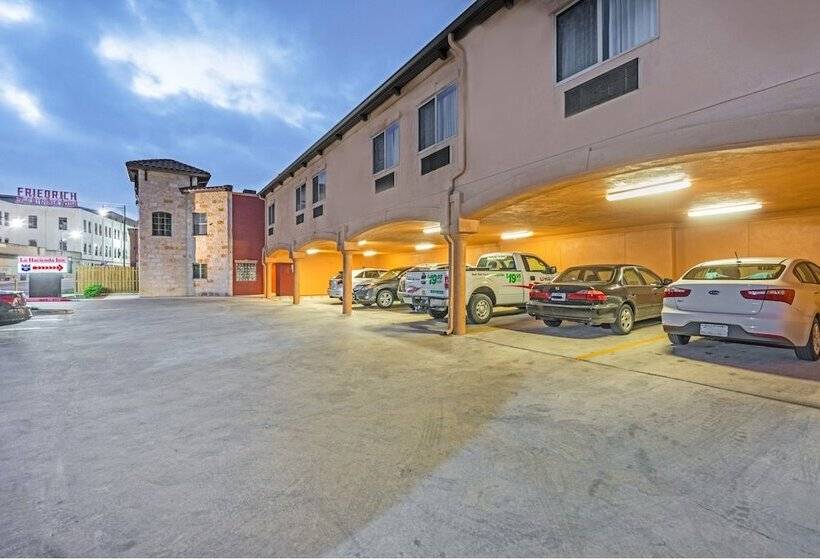 호텔 La Hacienda Inn