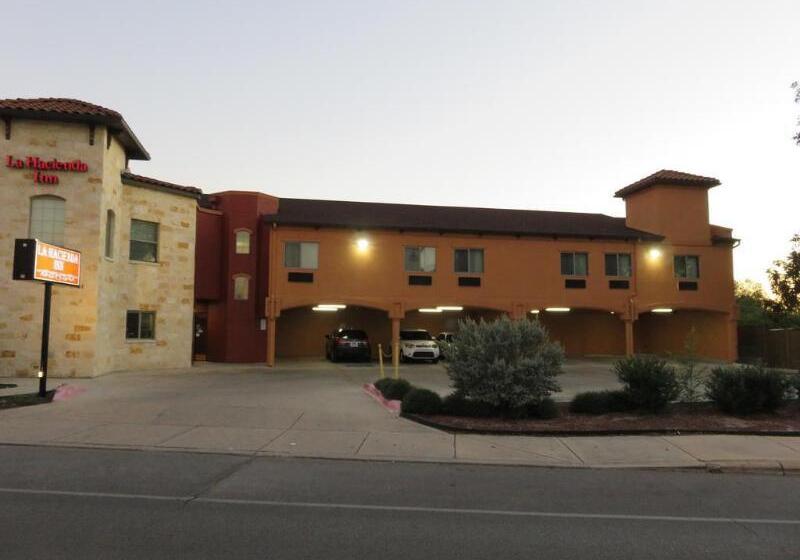 호텔 La Hacienda Inn