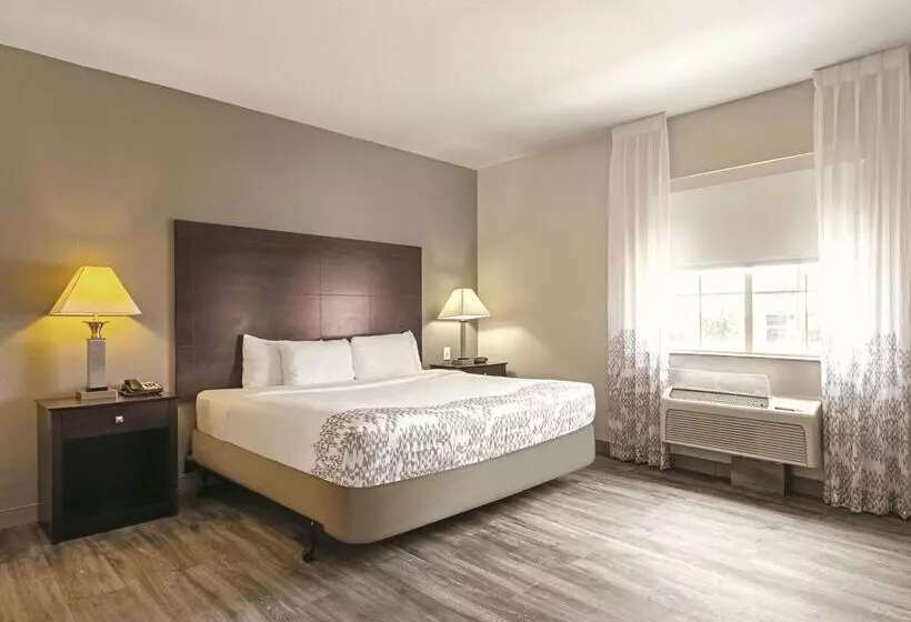 هتل La Quinta By Wyndham Mckinney