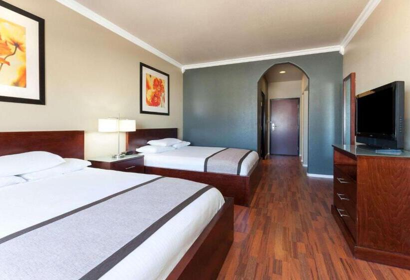 Szálloda Lone Star Inn & Suites