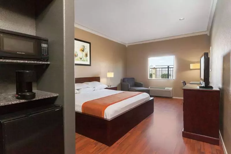 호텔 Lone Star Inn & Suites