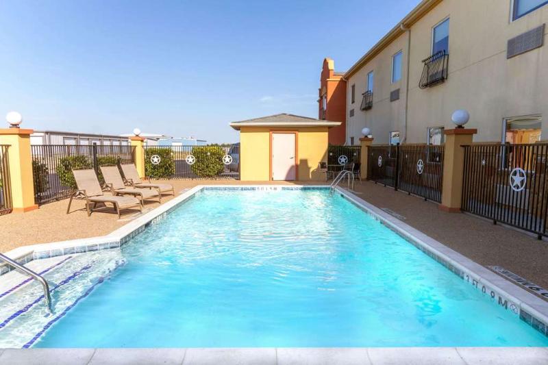 Szálloda Lone Star Inn & Suites