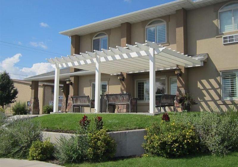 فندق The Landmark Inn & Suites