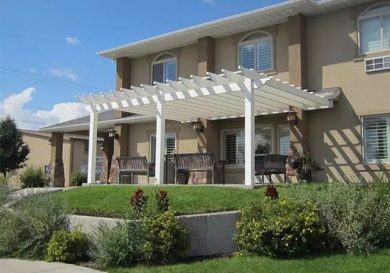 酒店 The Landmark Inn & Suites