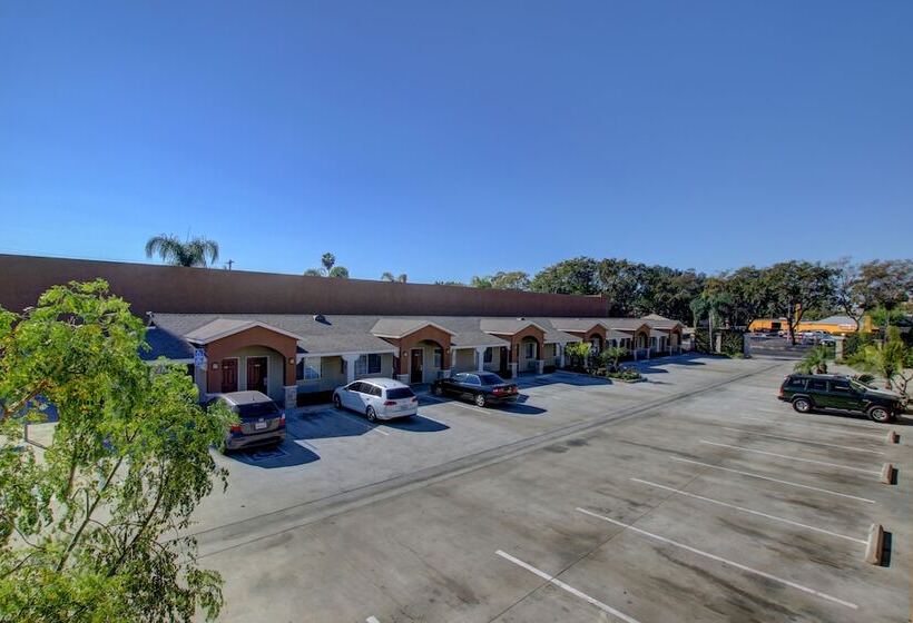 모텔 West Coast Inn   Near Gem Theatre