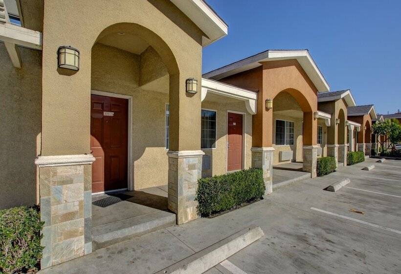 모텔 West Coast Inn   Near Gem Theatre