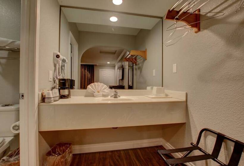 모텔 West Coast Inn   Near Gem Theatre