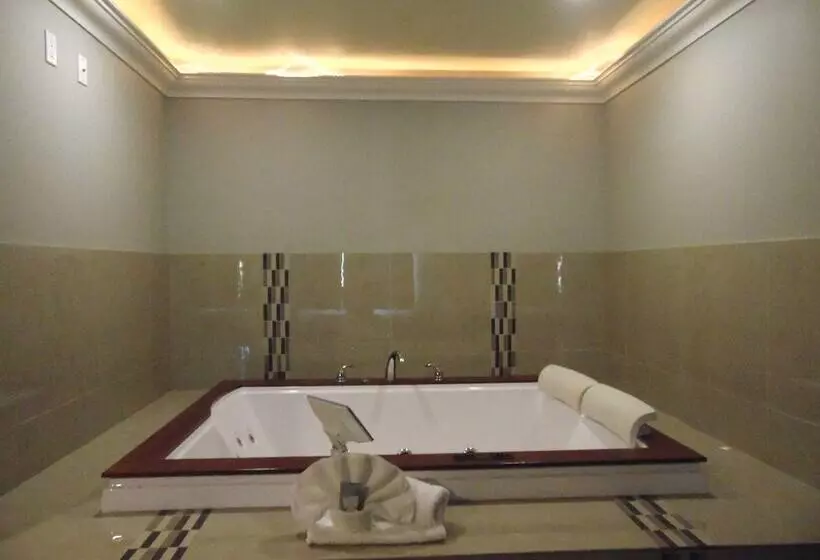 汽车旅馆 West Coast Inn Near Gem Theatre