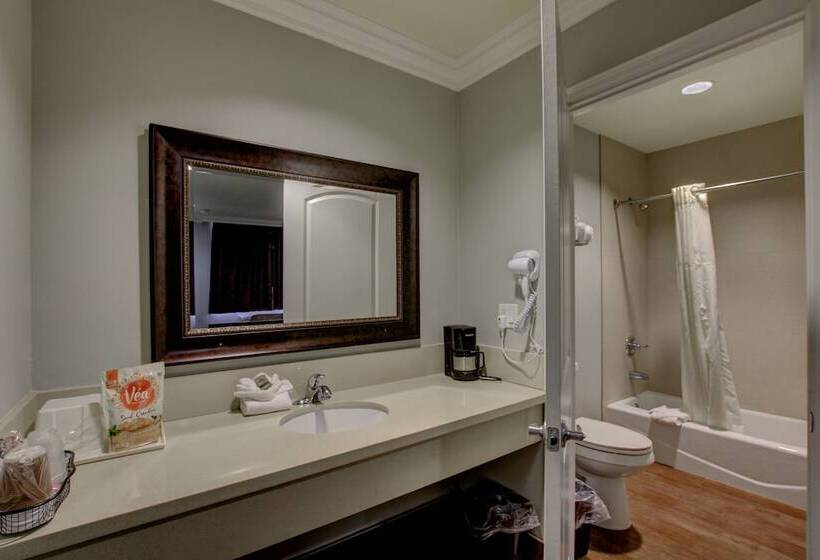 모텔 West Coast Inn   Near Gem Theatre