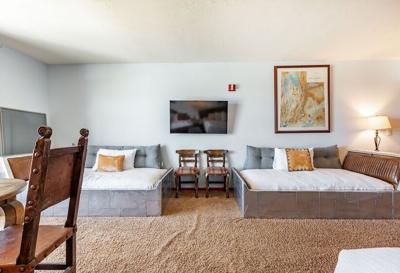 The Caledonian By All Seasons Resort Lodging