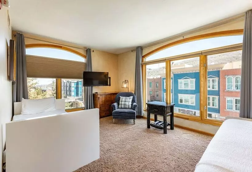 The Caledonian By All Seasons Resort Lodging