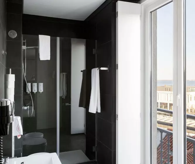 Hello Lisbon Santa Apolonia