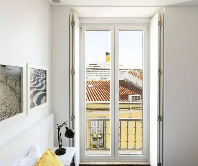 Hello Lisbon Santa Apolonia