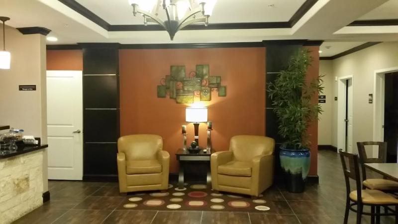 Hotel Atria Inn & Suites