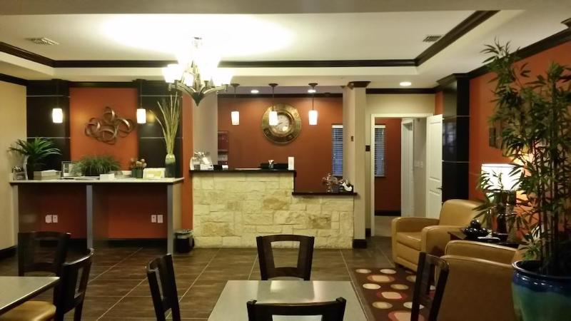 Hotel Atria Inn & Suites