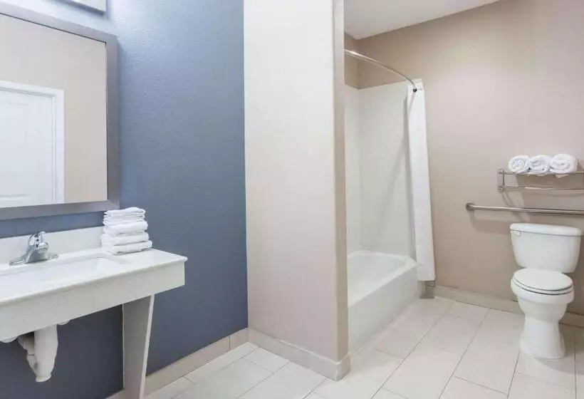 Отель Atria Inn & Suites