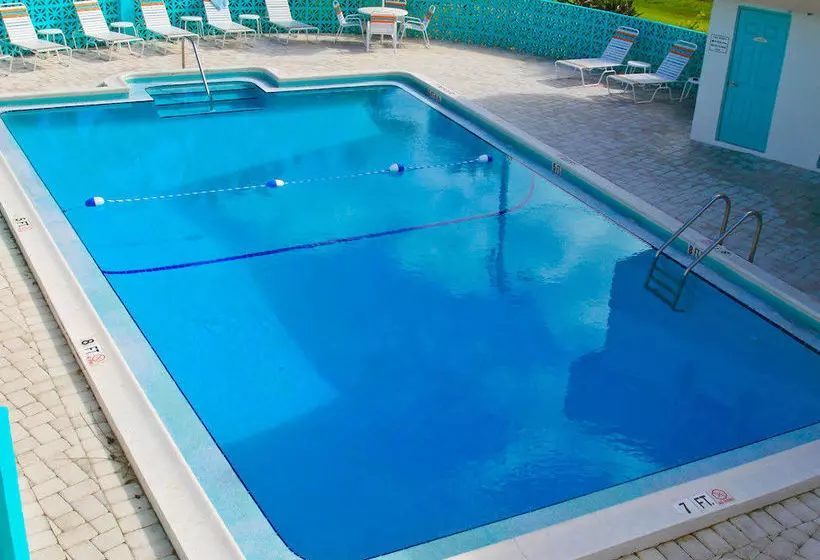 Отель Carousel Inn On The Beach