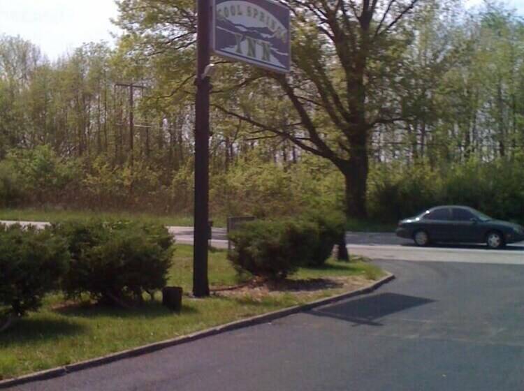 호텔 Cool Springs Inn