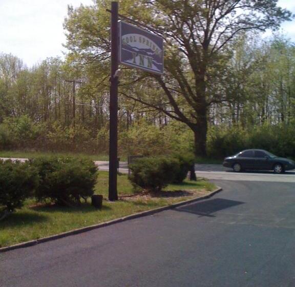 호텔 Cool Springs Inn