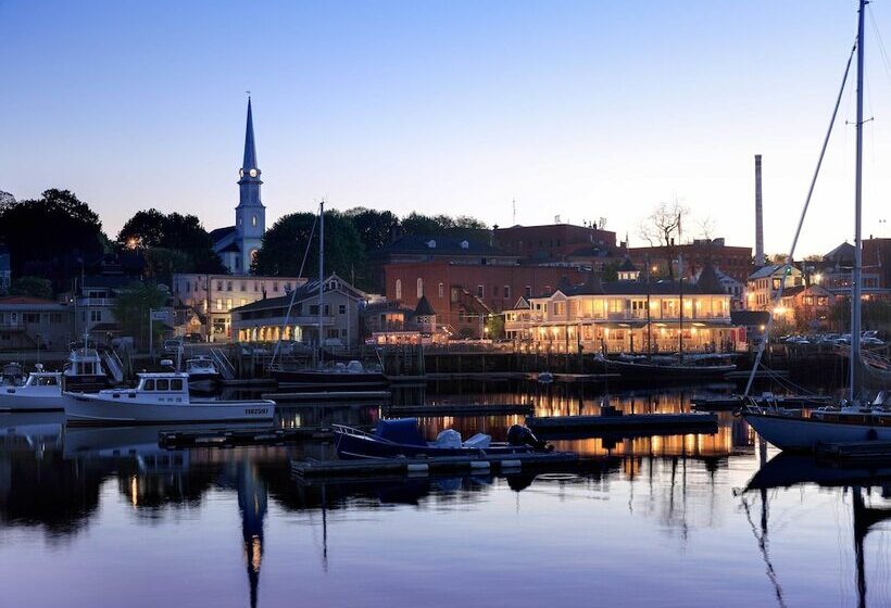 فندق Grand Harbor Inn