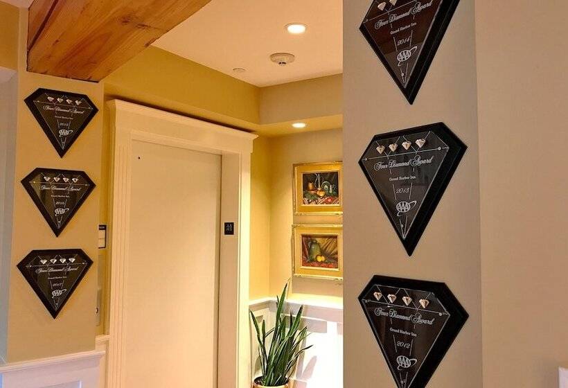 فندق Grand Harbor Inn