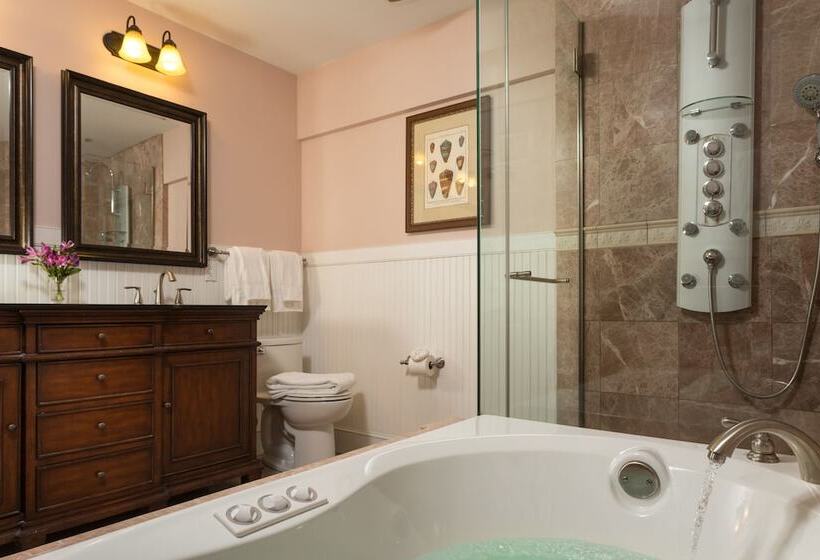 فندق Grand Harbor Inn