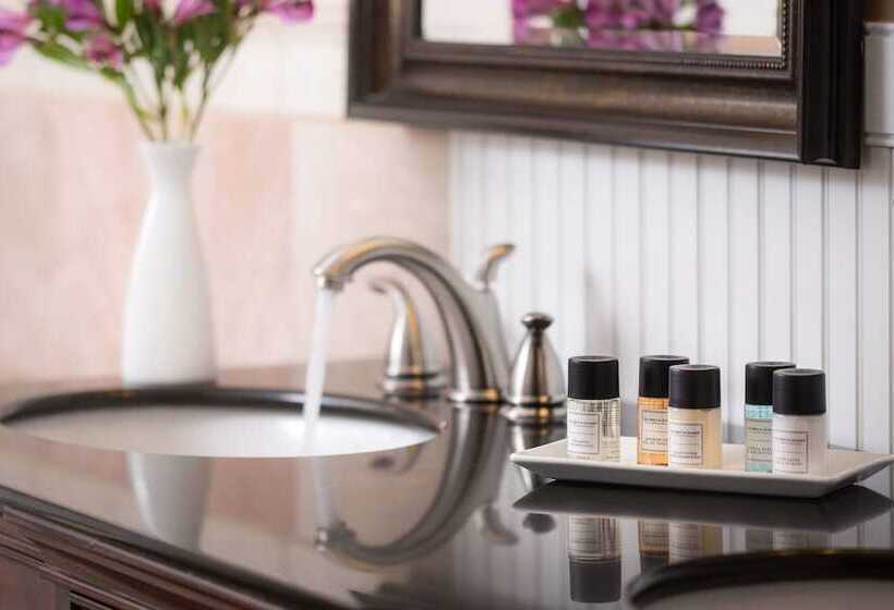 فندق Grand Harbor Inn