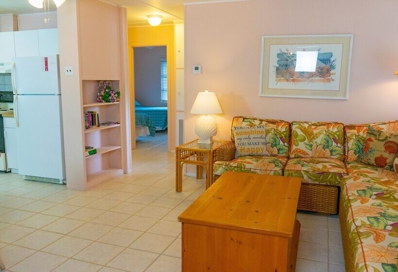 فندق Gulf Breeze Cottages