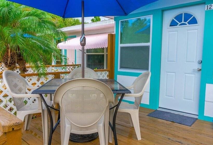 فندق Gulf Breeze Cottages