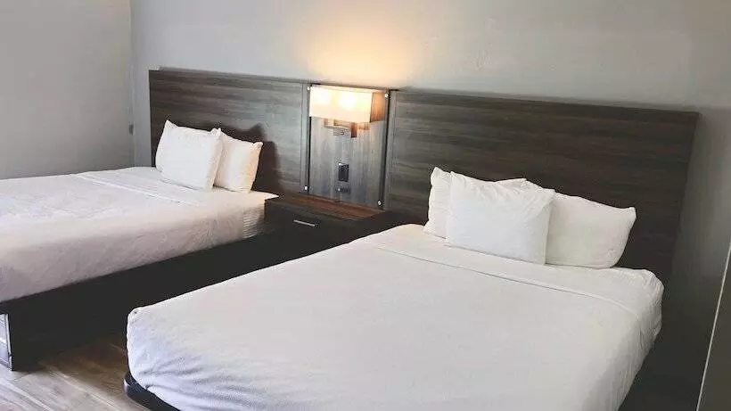 Отель La Quinta By Wyndham Gonzales La