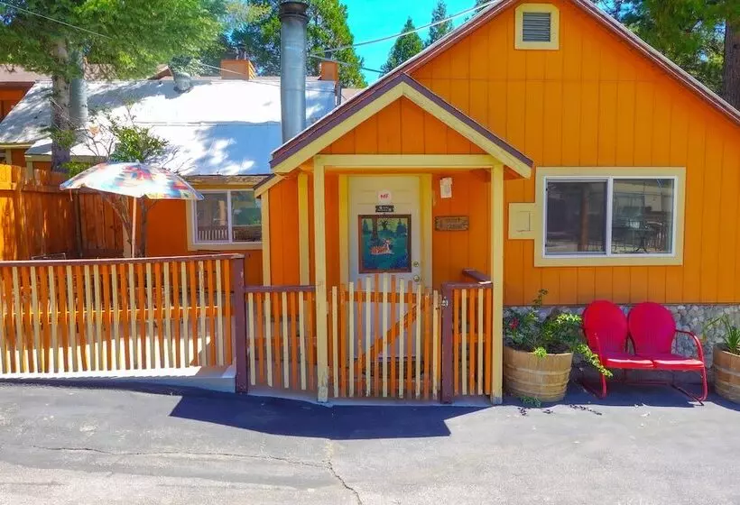 ホテル Sleepy Hollow Cabins And